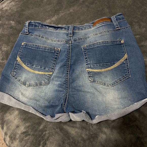 Wallflower Size 7 Denim Shorts - Picture 2 of 7